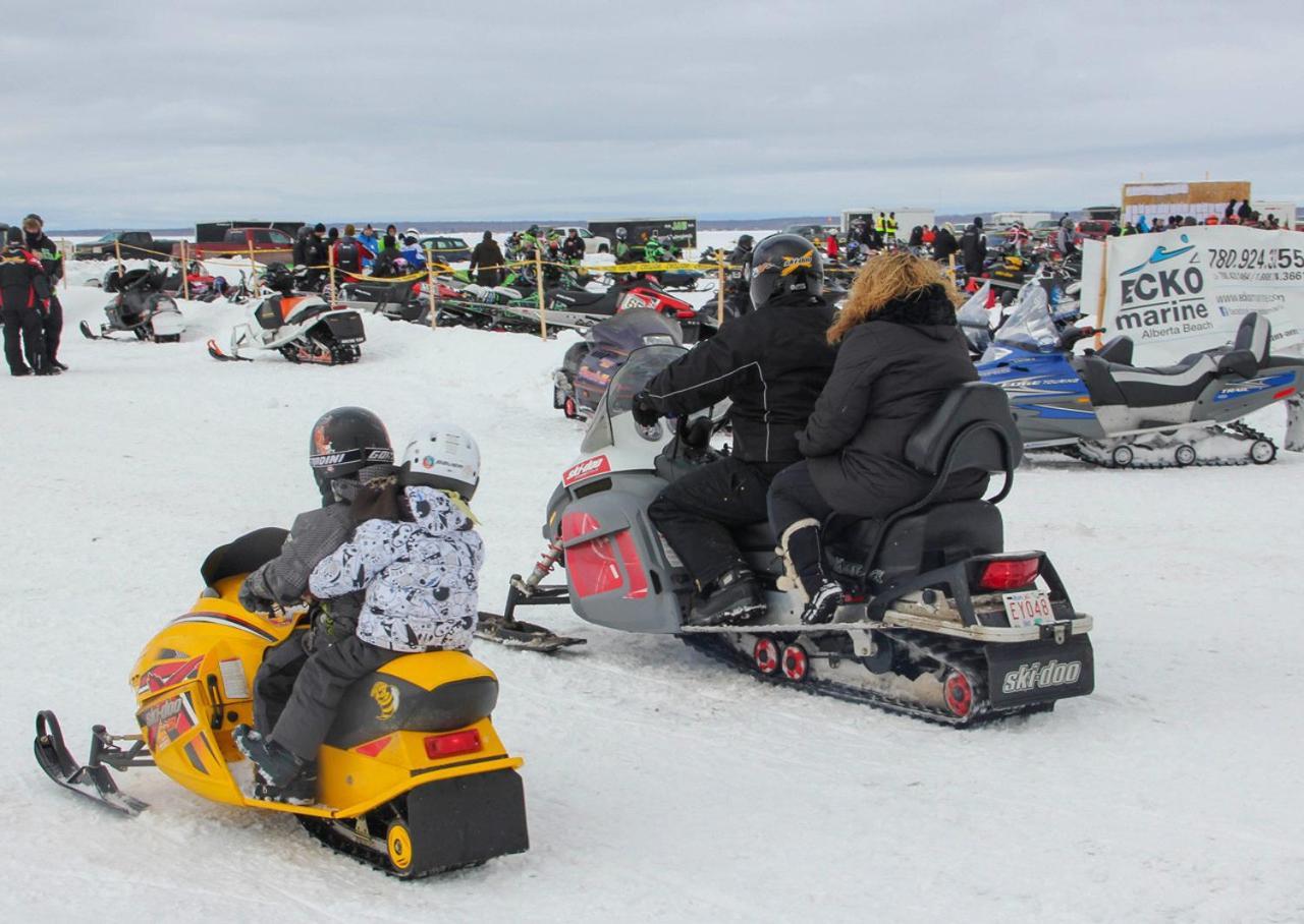 Alberta Beach Inn And Suites エクステリア 写真